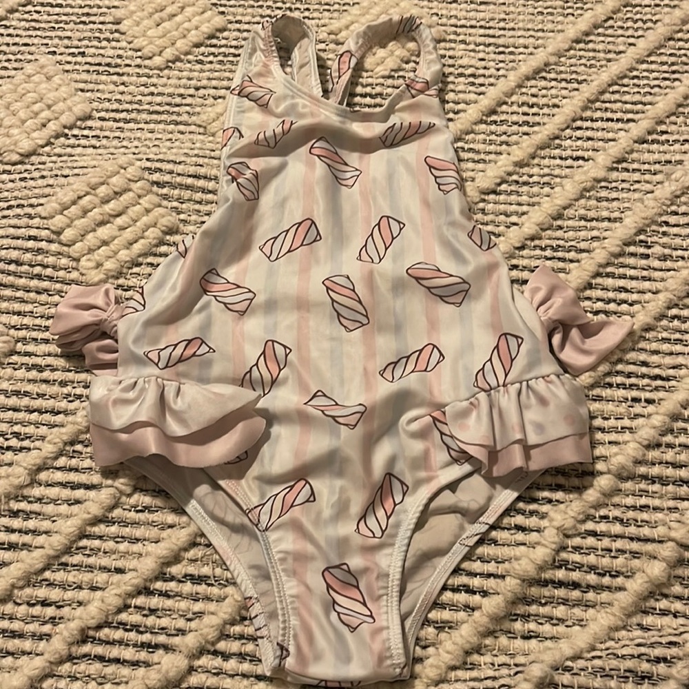 Iittle girls swimsuit